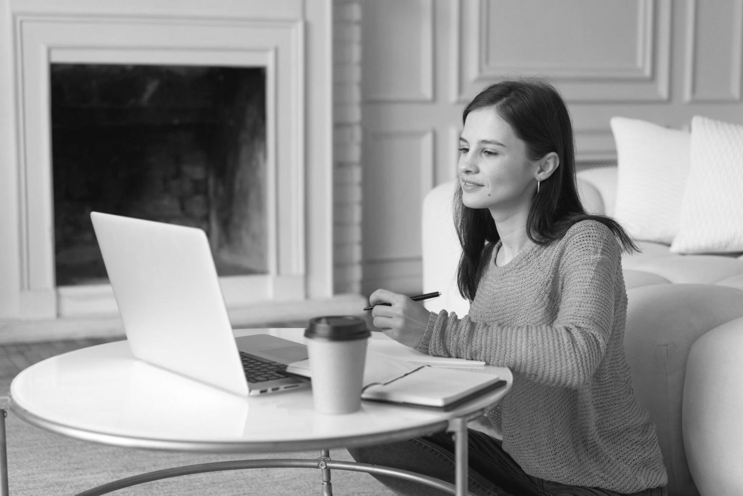 Процесс обучения основам фотографии в творческой студии