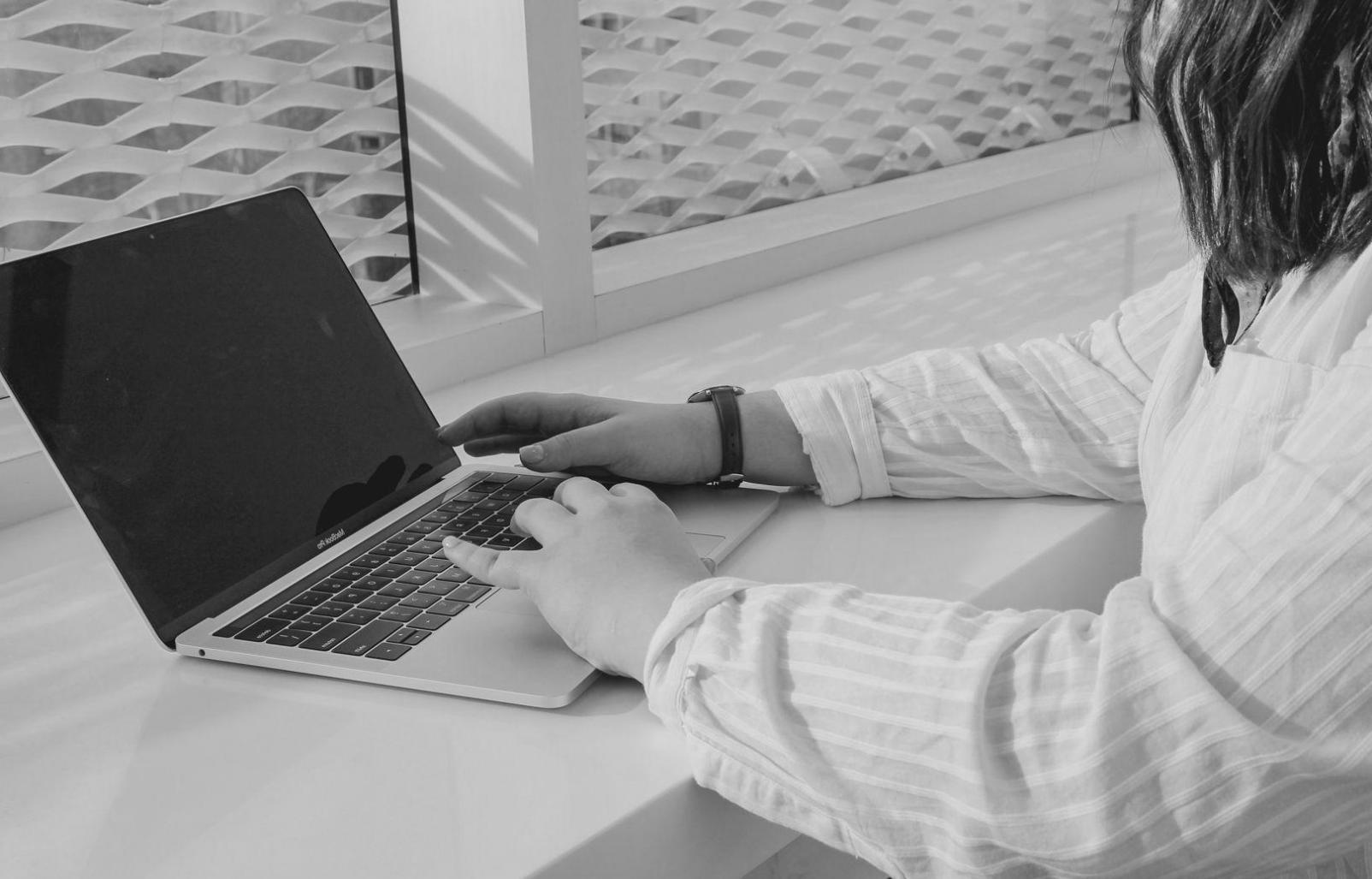 Студенты практикуют портретную съемку